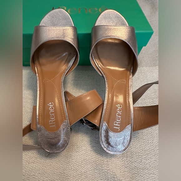 J Renee 10.5 Taupe Metallic Heel - Picture 3 of 8